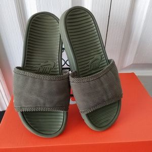 Nike Women's Corduroy Slids